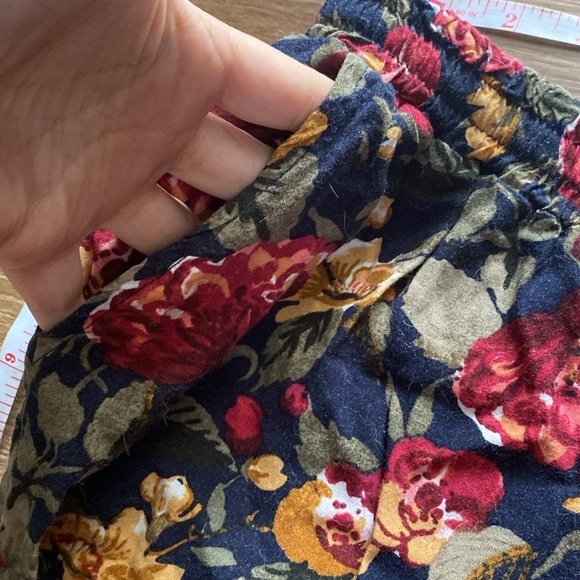 Abercrombie and fitch large floral joggers drawstring and elastic waist - Picture 4 of 6